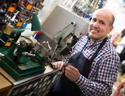 Como Identificar Quando a Fechadura Precisa Ser Trocada em Porto Alegre: 6 Dicas carlos silva chaveiro 1